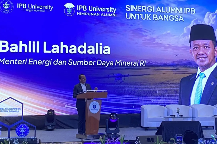Menteri Energi dan Sumber Daya Mineral (ESDM) Bahlil Lahadalia berbicara dalam acara Himpunan Alumni IPB di Jakarta, Sabtu (2/5/2026). (ANTARA/Shofi Ayudiana) (Antara)