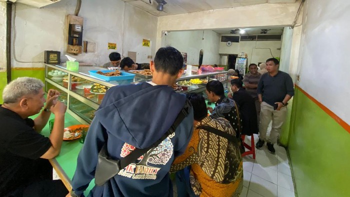 * Salah satu Lokasi warteg viral di Tanah Abang, Jakpus