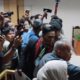 Sidang Pembunuhan Satu Keluarga di Indramayu Ricuh! Teriakan “Pembunuh Tetap Pembunuh” Pecah di Ruang Sidang