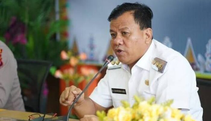BREAKING NEWS: Bupati Kuansing Suhardiman Amby dan Sekda Zulkarnaen Datangi KPK Usai Dicari Penyidik dalam OTT Dugaan Jual Beli Jabatan