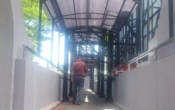 Fasilitas Lift JPO Tak Fungsi, Diduga Bau Pesing dan Cat Menggelembung