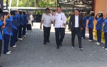 Ketintang Surabaya Heffrizza Ahmad, bersama seluruh guru pembimbing SMK Ketintang Surabaya