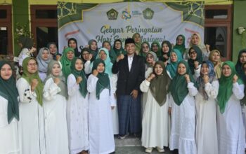 Hari Santri Nasional, MTsN 2 Sidoarjo Adakan Merangkai 1000 Hijab Santri
