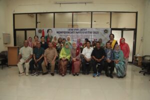 Peringati Hari Kartini 2025, IKWI Jatim Gelar Lomba Merangkai Bunga Kebun