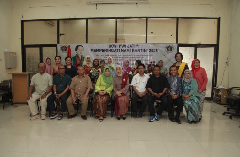 Peringati Hari Kartini 2025, IKWI Jatim Gelar Lomba Merangkai Bunga Kebun