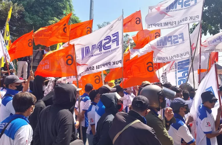 Kenaikan UMK 2025 di Jawa Timur: Serikat Pekerja Soroti Kenaikan yang Belum Cukup