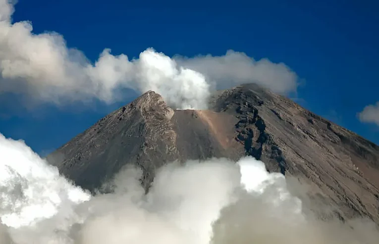 Status Semeru Menjadi Siaga