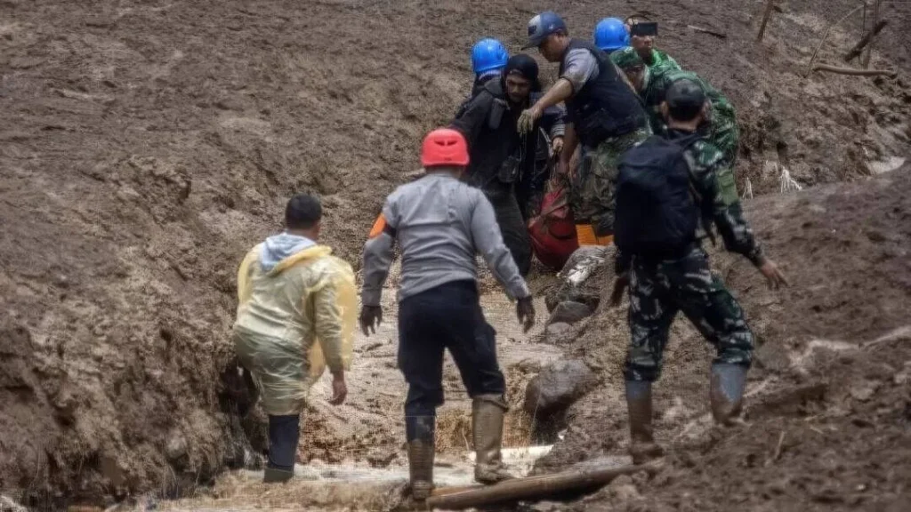 BNPB–BMKG Gelar Operasi Modifikasi Cuaca untuk Percepat Evakuasi Korban Longsor Pasirlangu