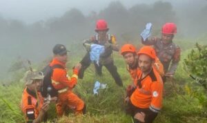 Basarnas Belum Temukan Black Box Pesawat ATR 42-500 di Gunung Bulusaraung