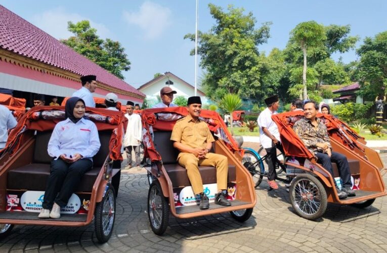 200 Tukang Becak Lansia di Tulungagung Terima Becak Listrik Bantuan Presiden Prabowo Senilai Rp4,4 Miliar