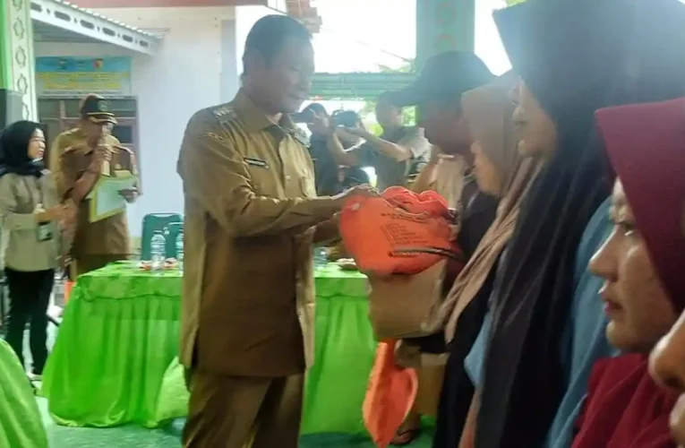 Pemkab Lamongan Percepat Penanganan Banjir, Pompa Air Ditambah dan Perahu Karet Disiapkan untuk Siswa