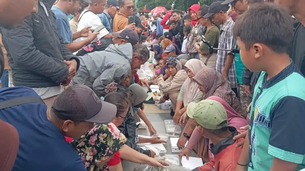 Bupati Pati Nonaktif Sudewo Jadi Tersangka KPK, Ribuan Warga Gelar Syukuran Rakyat di Alun-Alun