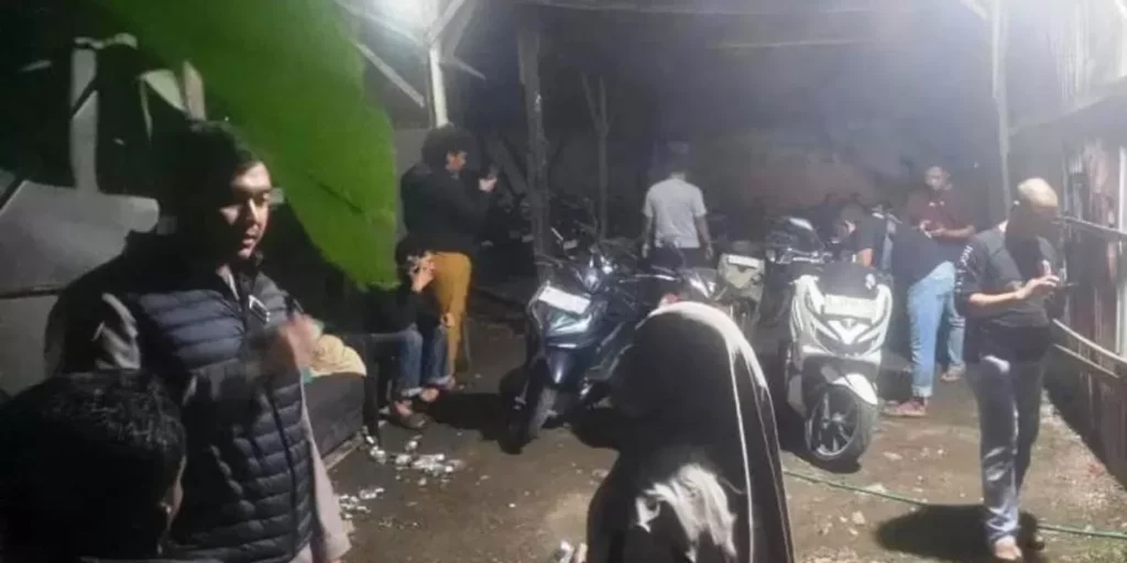 Gudang Rongsokan di Sidoarjo Digerebek Polisi, 74 Motor dan 4 Mobil Diduga Hasil Kejahatan Disita