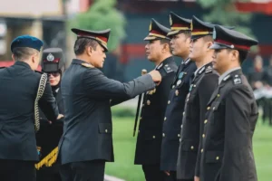 Kapolda Jatim Anugerahkan Tanda Kehormatan kepada 2.684 Personel, Dorong Peningkatan Kualitas Pelayanan Polri