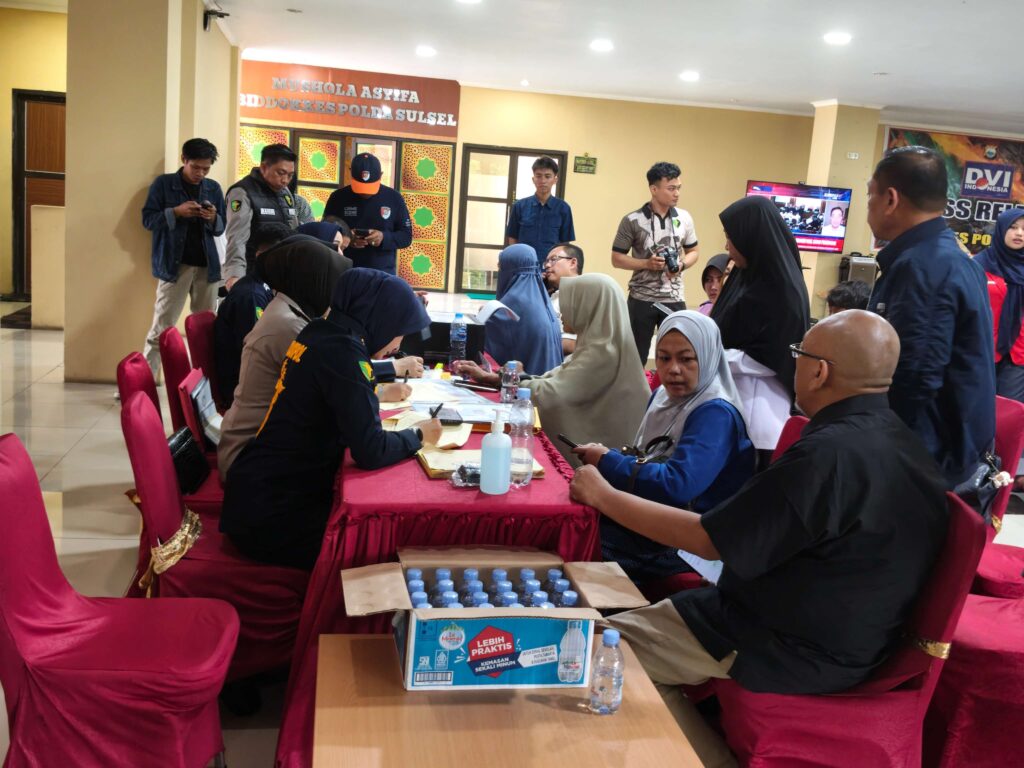 Polisi Lakukan Tes DNA Keluarga Korban Jatuhnya Pesawat ATR 42-500 di Gunung Bulusaraung