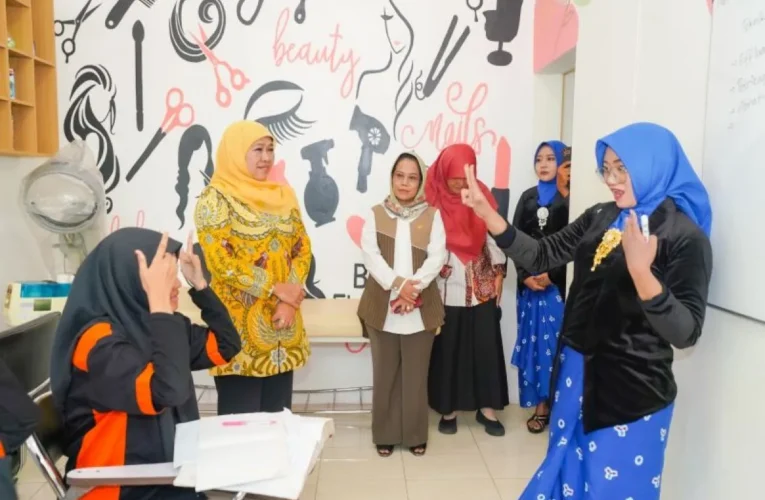 Pemprov Jatim Resmikan Resource Center Deteksi Dini Ketunarunguan di Surabaya