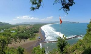 Tiket Terintegrasi Rp12.500, Kunjungan Wisatawan Papuma–Watu Ulo Jember Membeludak