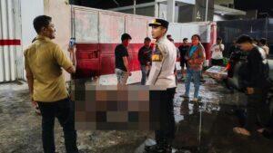Diduga Curi Motor di Kos Sidomoro, Gresik, Dua Pria Diamuk Warga—Satu Orang Tewas
