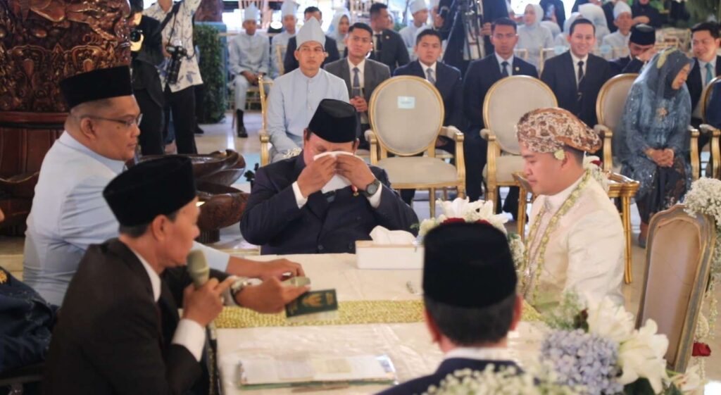 Presiden Prabowo Terharu hingga Meneteskan Air Mata Jadi Saksi Nikah Sekretaris Pribadi