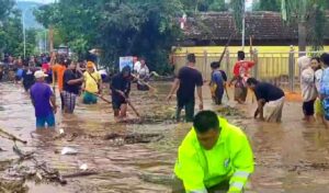 Luapan Sungai Lubawang Rendam Ribuan Rumah di Situbondo, Banjir Capai Satu Meter