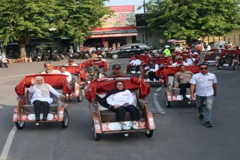 Bupati Ipuk: Becak Listrik Bantuan Presiden Prabowo Tingkatkan Kesejahteraan Tukang Becak Lansia Banyuwangi