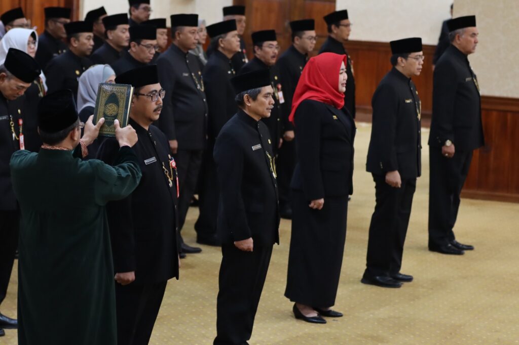 Gubernur Khofifah Rotasi Pejabat Eselon II Pemprov Jatim, Tekankan Kerja Cepat dan Efektif