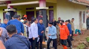 Wapres Gibran Tinjau Longsor Pasirlangu, Operasi SAR Dikerahkan 24 Jam Nonstop