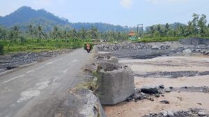 Kementerian PU Rampungkan Perbaikan Jalan Pasirian–Tempursari Lumajang Usai Banjir Lahar Semeru