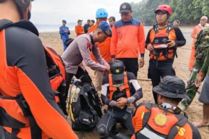 Hari Kedua Pencarian, Basarnas Kerahkan Penyelam Cari Wisatawan Malang Hilang di Pantai Sine Tulungagung