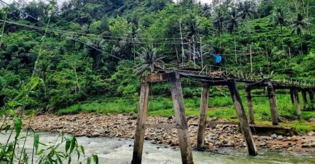 Kementerian PU Siap Bangun Jembatan Putus Ponorogo–Trenggalek, Warga Masih Nekat Gunakan Jalur Darurat