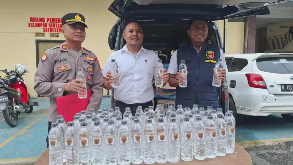 Polres Sampang Gagalkan Penyelundupan 250 Botol Arak Bali, Pelaku Warga Sumenep Diamankan