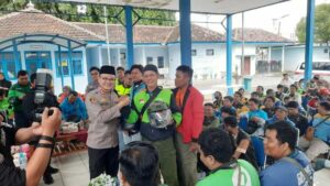 Polres Situbondo Gandeng Ojek Daring Jaga Kamtibmas dan Lalu Lintas, Cek Kendaraan hingga Tes Urine Sopir Bus