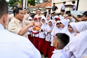 Prabowo Minta Video Penghina Program MBG Dikumpulkan, Tegaskan Makan Bergizi Gratis untuk Selamatkan Generasi Bangsa