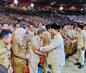 Prabowo Tegaskan Kepala Daerah Tak Boleh Menyerah Perangi Kemiskinan: Indonesia Kaya, Tak Ada Alasan Rakyat Miskin