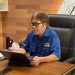 Prof. Ir. Kharisun, PhD.,(yang mewakili Rektor Unsoed Prof. Dr. Ir. Akhmad Sodiq, M.Sc.Agr., IPU., ASEAN Eng., dan selaku PPK Ir. Gathot Heri Sudibyo, S.T., M.T.) Saat di wawancarai wartawan sentrapos.co.id (6/2/2006) di gedung administrasi UNSOED