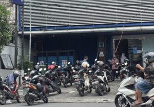 Viral! Diduga Jukir Liar Ancam Nasabah Bank di Kapas Krampung Surabaya, Polisi Turun Tangan