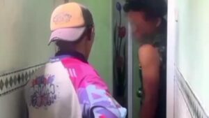 Diduga Lakukan Perbuatan Tidak Pantas di Toilet Masjid, Sepasang Pria Digerebek Warga di Magetan