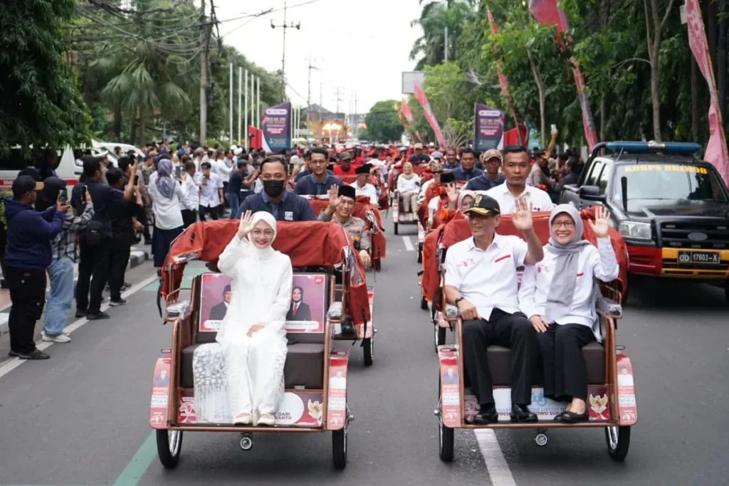 Presiden Prabowo Serahkan 200 Becak Listrik untuk Tukang Becak Kediri, Dana Pribadi Rp22 Juta per Unit