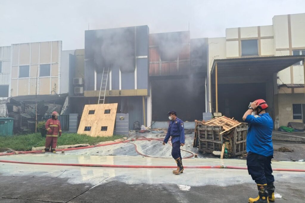 KLH Segel Gudang Pestisida PT Biotek Saranatama, Siap Gugat Pencemaran Sungai Cisadane Imbas Kebakaran