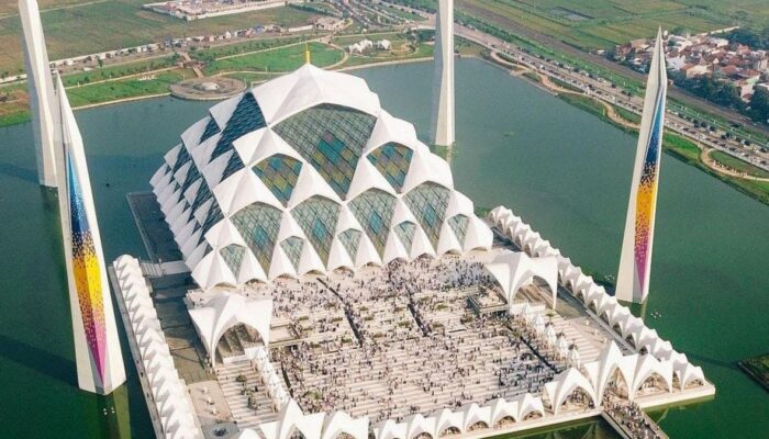 3 Wisata Religi Populer di Bandung, Masjid Al-Jabbar hingga Masjid Al-Irsyad