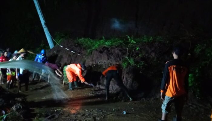 Banjir dan Longsor Terjang Jember Akibat Cuaca Ekstrem, 111 Warga Rambipuji Sempat Mengungsi