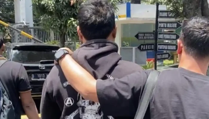 Baru Bebas dari Rutan Kebonwaru, Mahasiswa Jombang Muhammad Ainun Komarullah Kembali Ditangkap di Surabaya, Kini Berstatus Terdakwa Kasus ITE