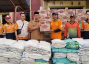 Baznas RI Salurkan 200 Paket Beras Zakat Fitrah untuk Korban Banjir Rob Muara Gembong Bekasi