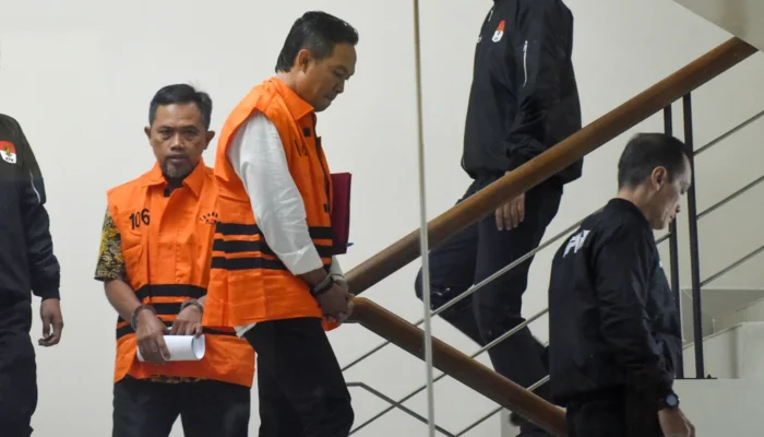 KPK Tahan Bupati Cilacap dan Sekda, Diduga Peras Perangkat Daerah Rp610 Juta untuk THR