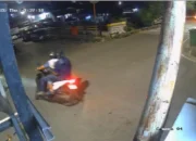 CCTV Rekam Detik-Detik Aktivis KontraS Andrie Yunus Disiram Air Keras di Salemba, Dua Pelaku Kabur Naik Motor