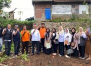 Peringati HPSN 2026, Camat Bayongbong Pimpin Aksi Tanam Pohon dan Kampanye Peduli Sampah di Garut