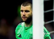 Clean Sheet Perdana Maarten Paes di Ajax Berbuah Kritik, Disorot Soal Nyaris Blunder