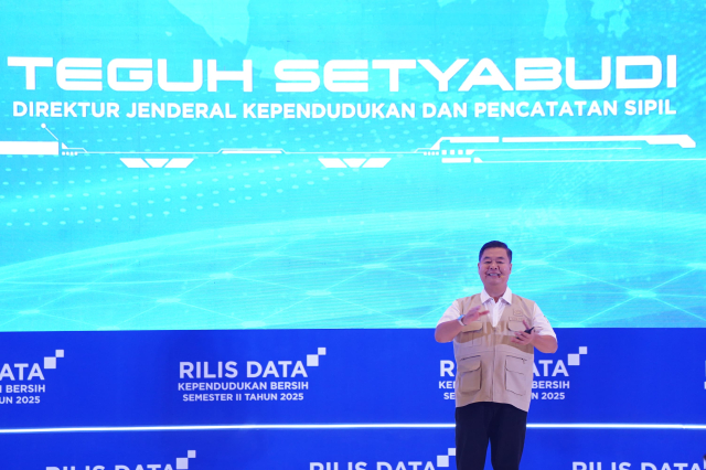 Direktur Jenderal Kependudukan dan Pencatatan Sipil (Dukcapil) Kementerian Dalam Negeri, Teguh Setyabudi, menyampaikan hasil pemutakhiran Data Kependudukan Bersih (DKB) Semester II Tahun 2025 di Jakarta, Kamis (12/3/2026)