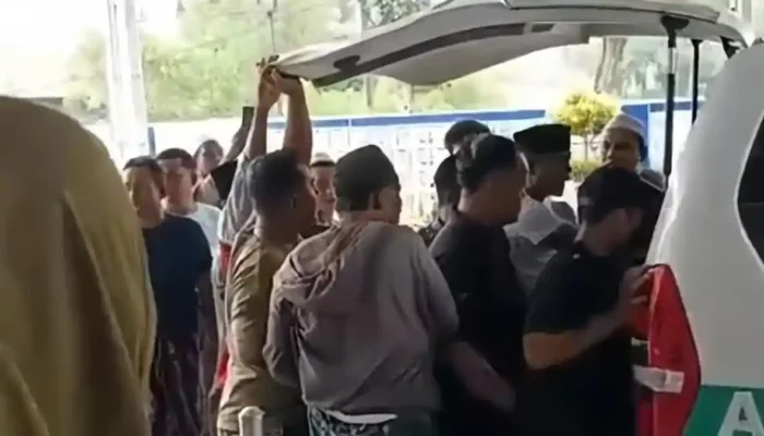 Dramatis! Pencuri Motor di Sampang Terjatuh Dikejar Massa, Polisi Amankan Pelaku dan Sedang Kejar Rekannya