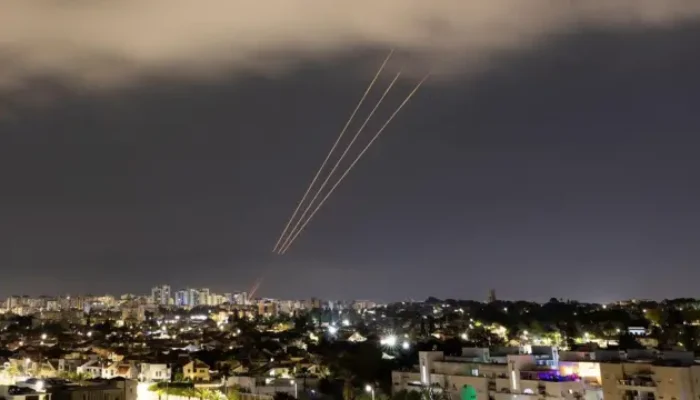 Iran Balas Serangan AS-Israel: Drone dan Rudal Hantam Tel Aviv hingga Pangkalan Militer AS di Timur Tengah